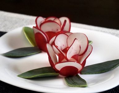 Cutting radish into rosettes