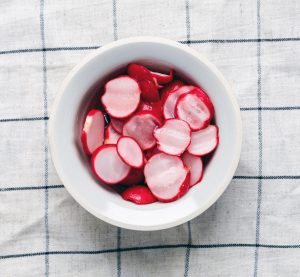 how many radishes in a serving