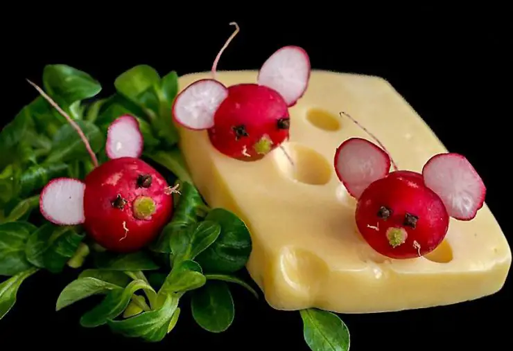 radish carving mouse