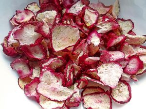 Oven dehydrated radishes
